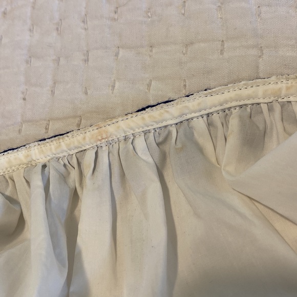 BB Dakota Makari Flutter Sleeve Top - Picture 4 of 4